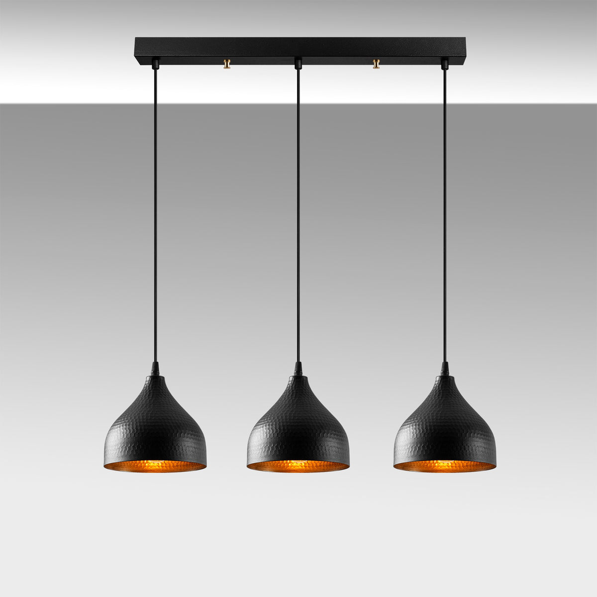 Tattoo Pendellampe - Schwarz in Schwarz präsentiert im Onlineshop von KAQTU Design AG. Pendelleuchte ist von Opviq