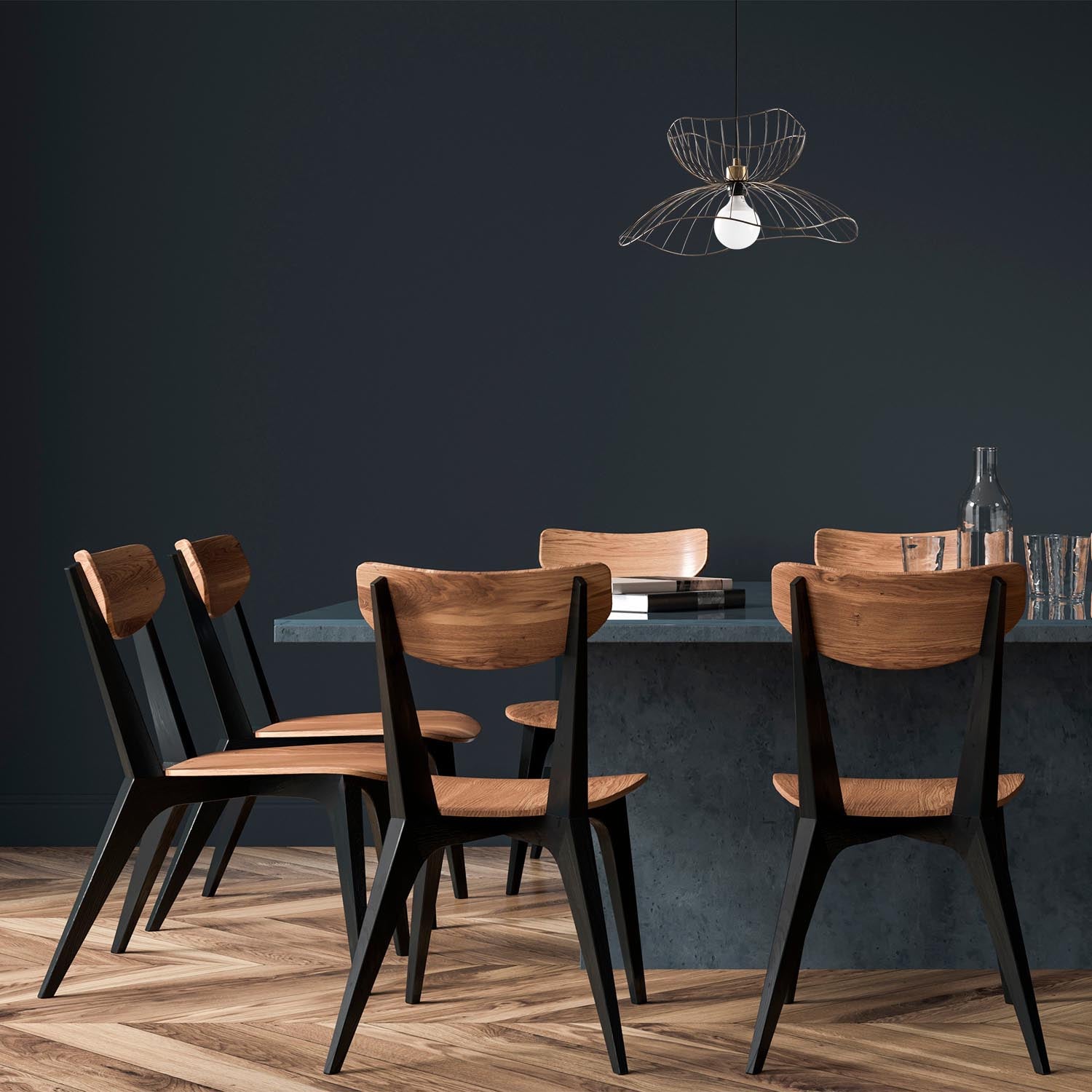 Entdecken Sie die Farac Pendelleuchte von Opviq – ein eleganter Vintage-Kronleuchter, der jeden Raum mit Stil und Charme erhellt.