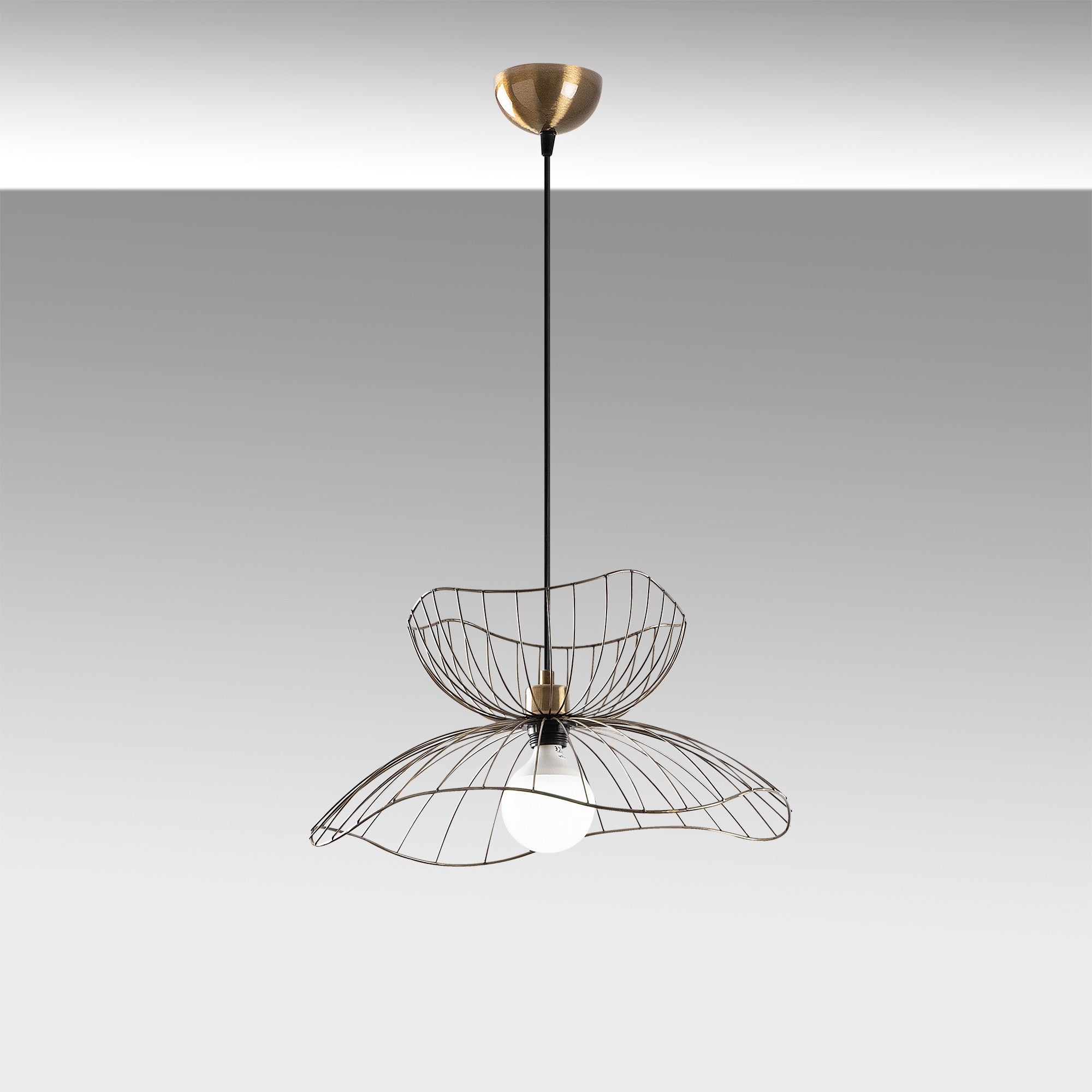 Erleben Sie die Farac Pendelleuchte von Opviq – ein eleganter Vintage-Kronleuchter, der mit seinem einzigartigen Design und der hochwertigen Verarbeitung jeden Raum stilvoll erhellt.