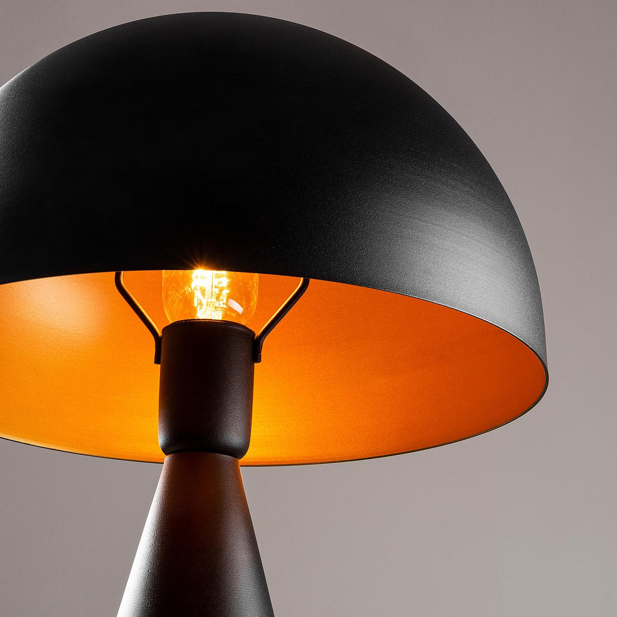 Dodo Tischleuchte - Schwarz in Schwarz präsentiert im Onlineshop von KAQTU Design AG. Tischleuchte ist von Opviq