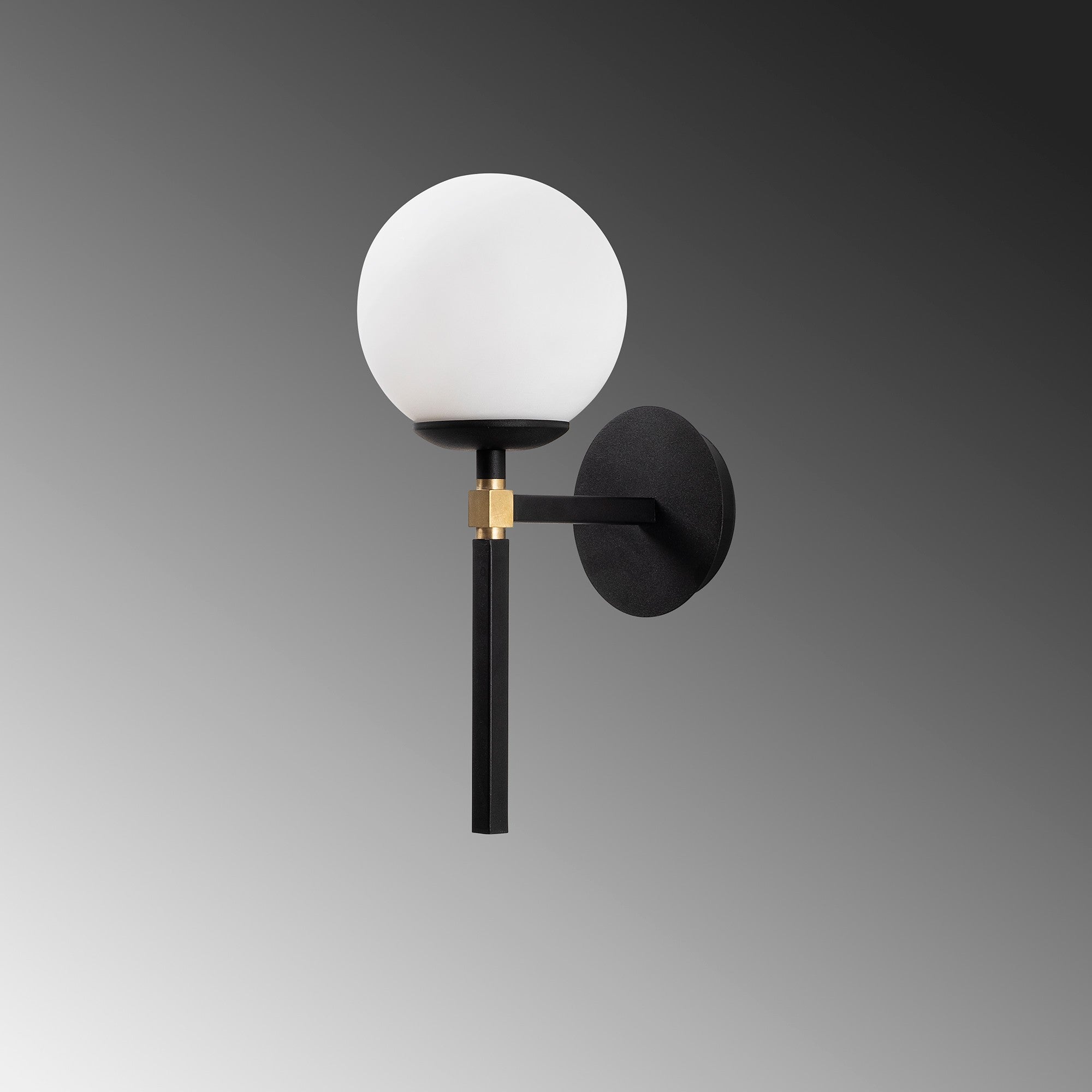 Entdecken Sie die Gondol Wandleuchte von Opviq in Schwarz-Weiß – ein elegantes Lichtdesign, das jeden Raum stilvoll aufwertet und eine einladende Atmosphäre schafft.