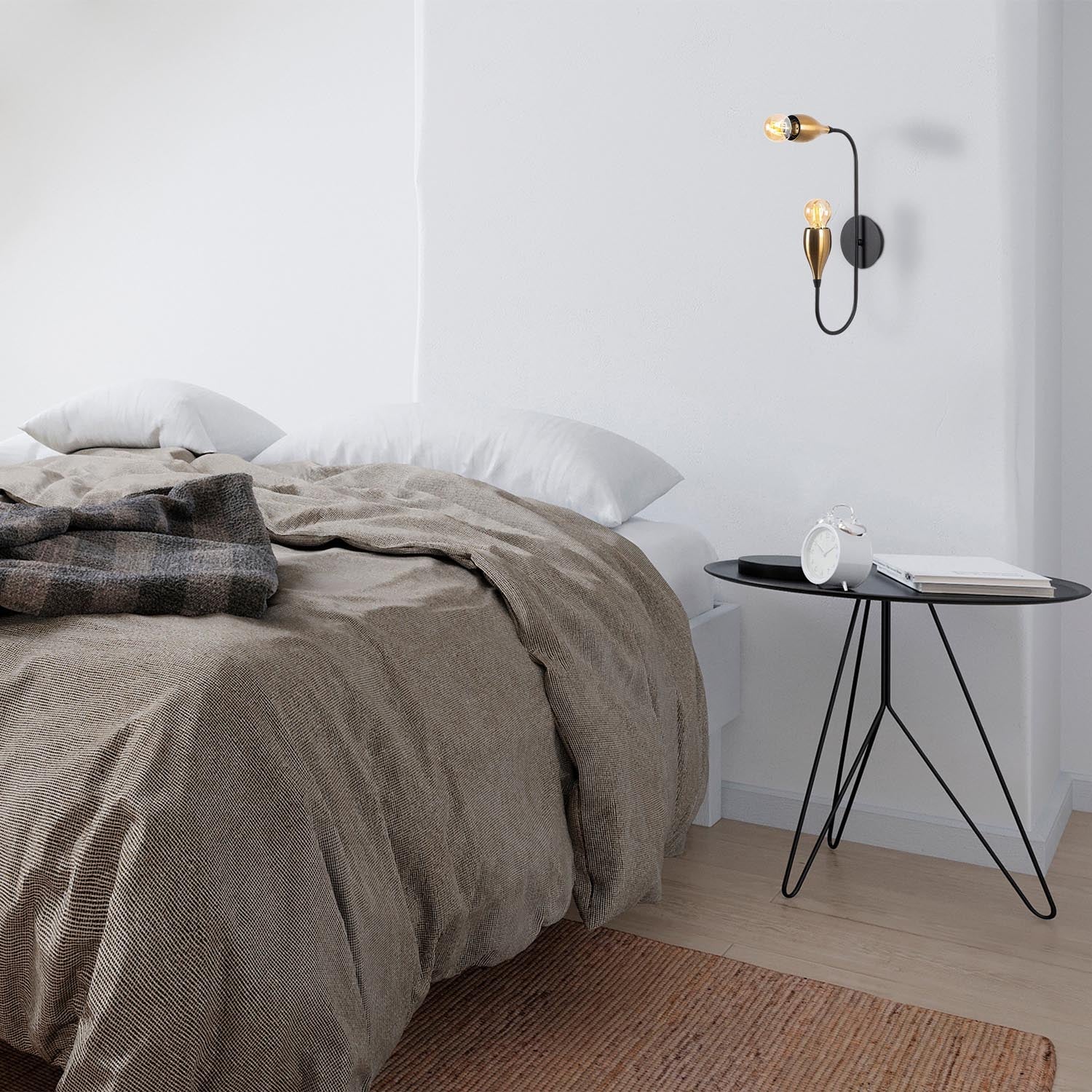 Entdecken Sie die Kadeh Wandleuchte in Schwarz Vintage von Opviq – ein elegantes Design, das jeden Raum stilvoll erhellt.