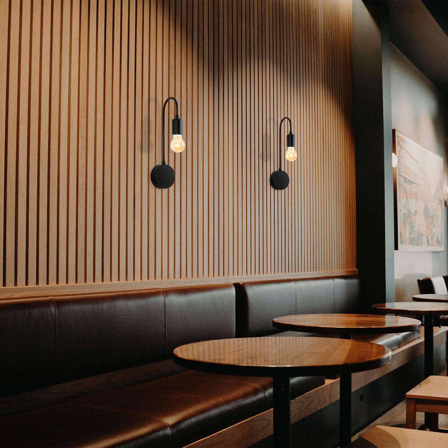 Entdecken Sie die Baston Wandleuchte in elegantem Schwarz von Opviq. Ideal für stilvolle Akzente und gemütliche Beleuchtung in jedem Raum.