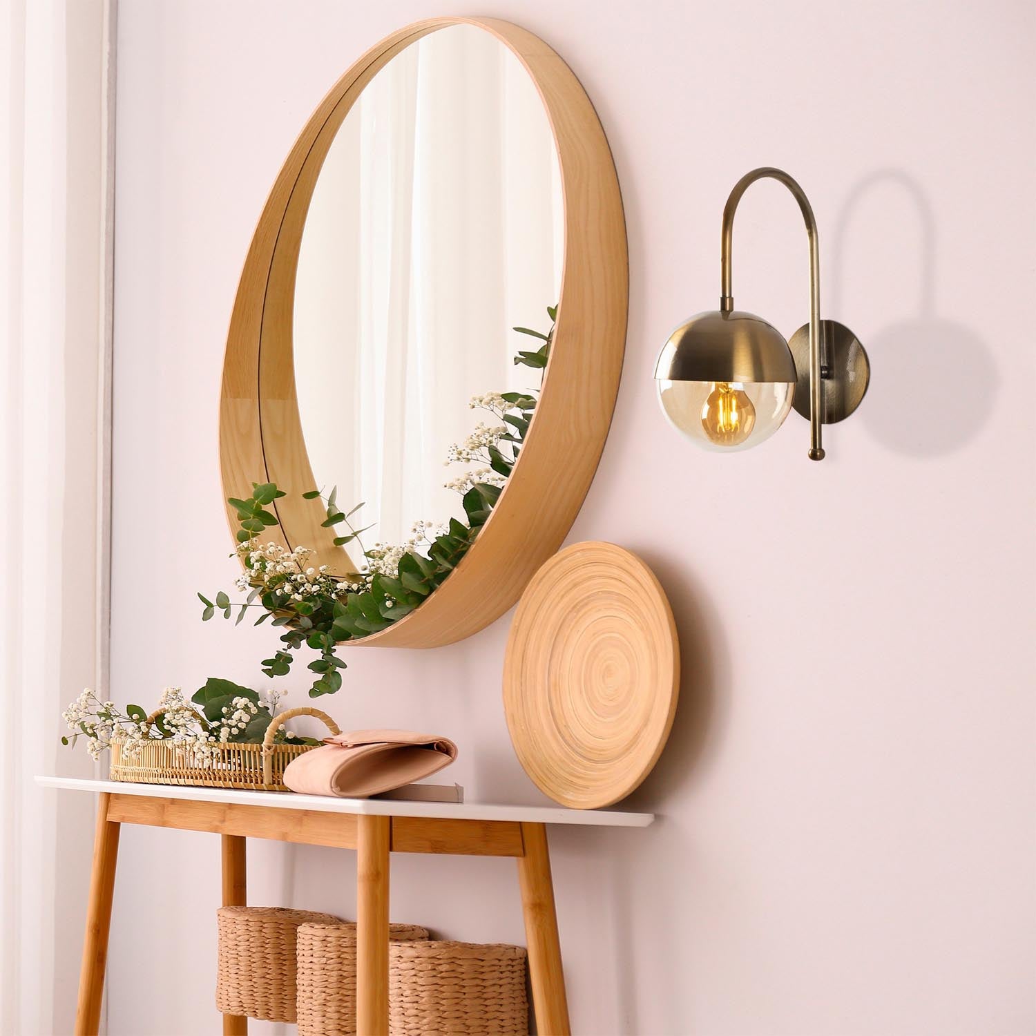 Entdecken Sie die Karsor Wandleuchte von Opviq – ein stilvolles Vintage-Design, das Eleganz und Funktionalität vereint. Ideal für jeden Raum!