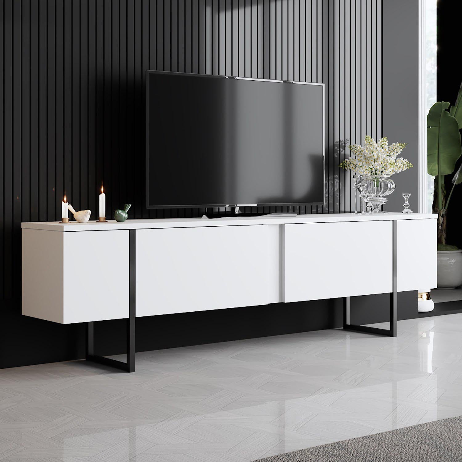 Entdecken Sie den eleganten TV-Ständer Luxe in Weiß und Schwarz von Hanah Home. Stilvolles Design trifft auf Funktionalität für Ihr Wohnzimmer.