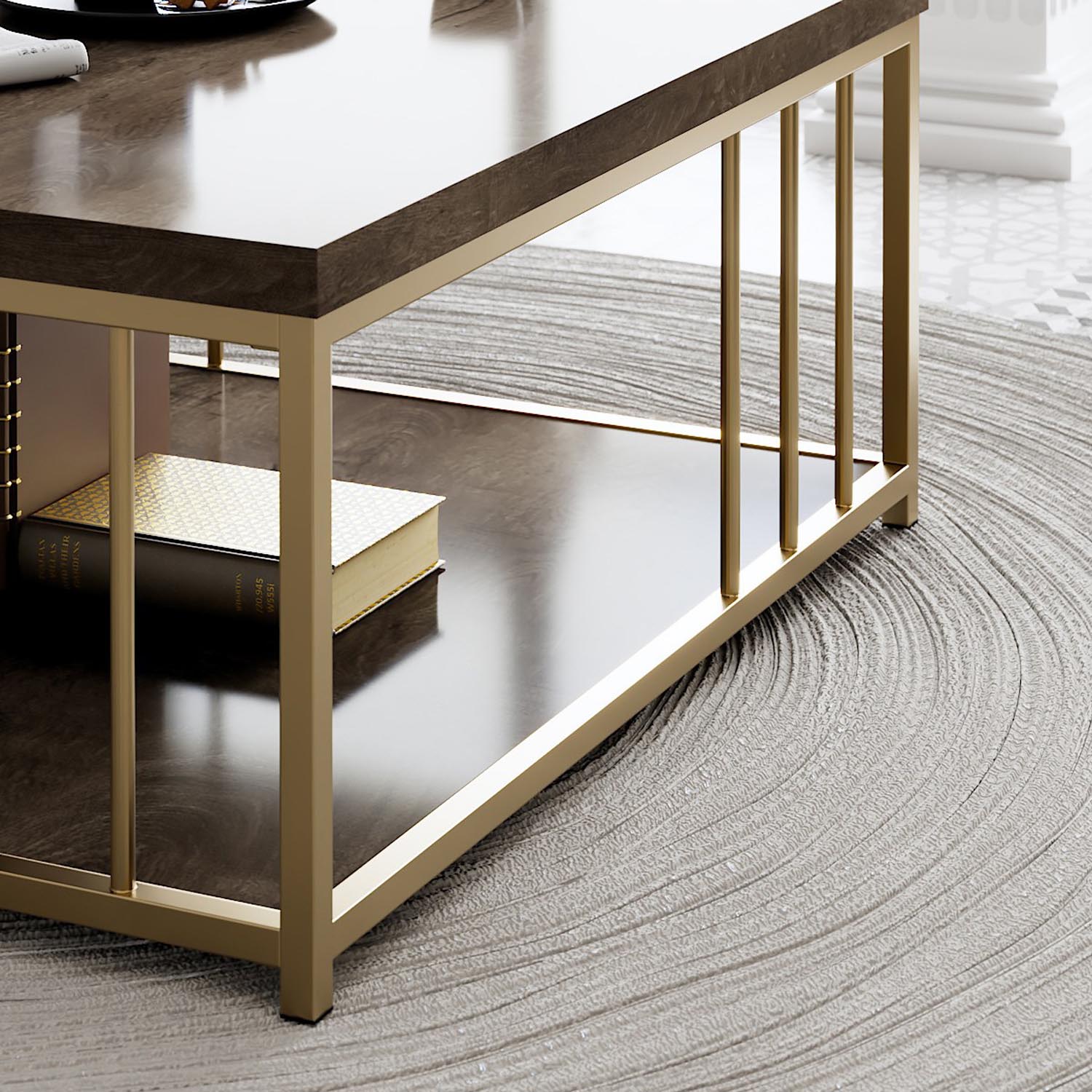 Verleihen Sie Ihrem Wohnraum mit dem Zenn Sofatisch in Walnuss Gold von Hanah Home einen Hauch von Eleganz und Stil. Ideal für jedes Zuhause!