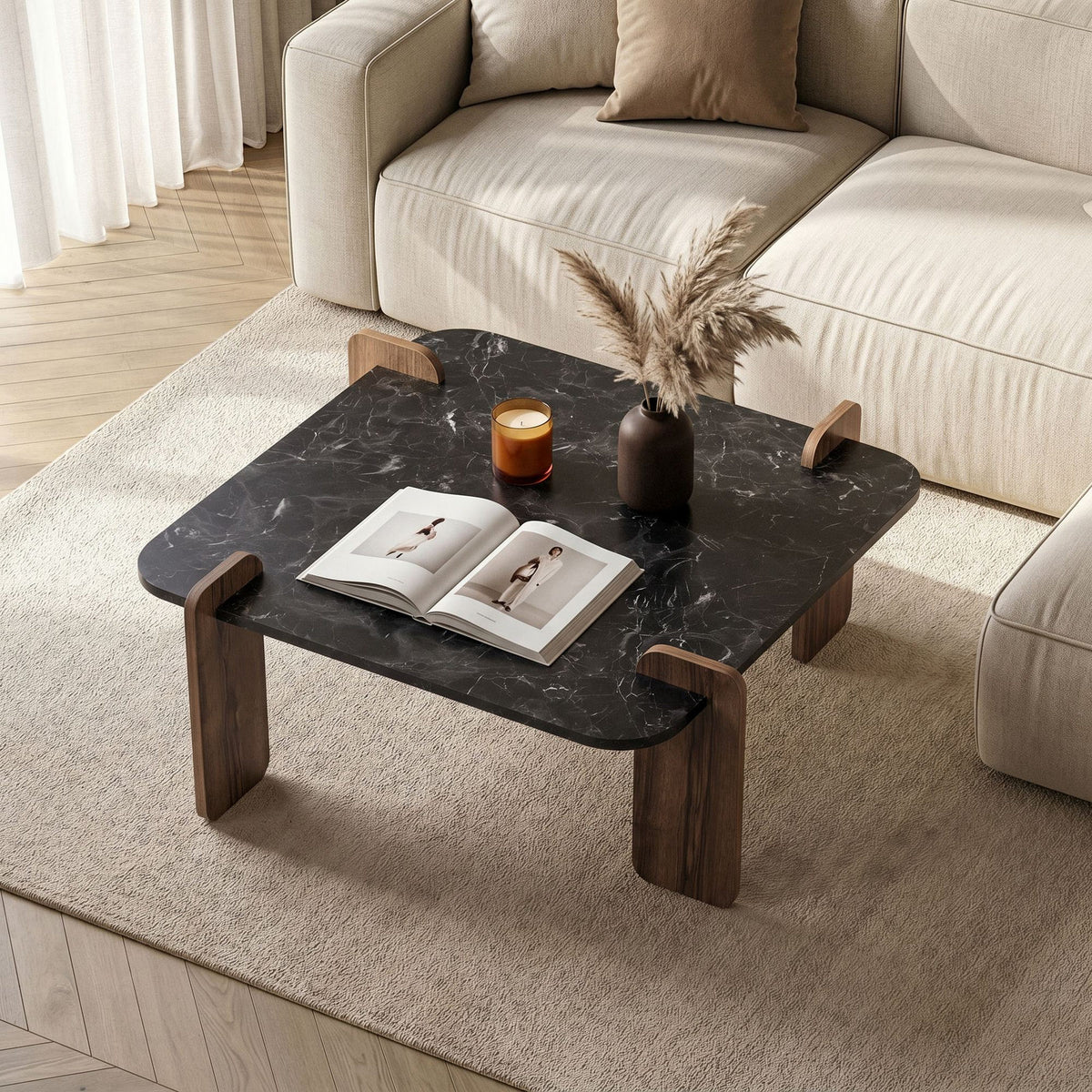 Quadratischer Couchtisch Marais von Nordure in Lotus/Venezia-Nussbaum, melaminbeschichtete Spanplatte, Masse 117 x 117 x 35 cm.