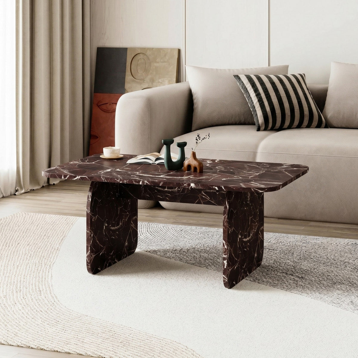 Rechteckiger Couchtisch mit marmorähnlicher, brauner Oberfläche aus melaminbeschichteter Spanplatte, schlichtes modernes Design, Grösse 100x60x42 cm.