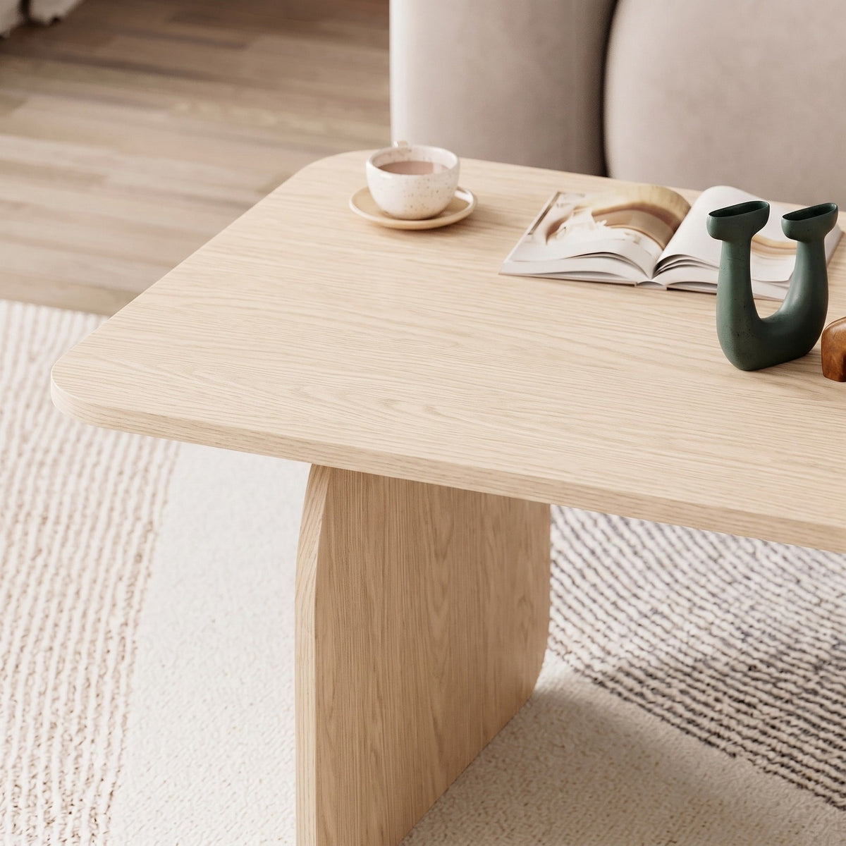 Rechteckiger Couchtisch Pietra in Pusula Eiche von Nordure, melaminbeschichtete Spanplatte, schlankes Design für den Wohnbereich.