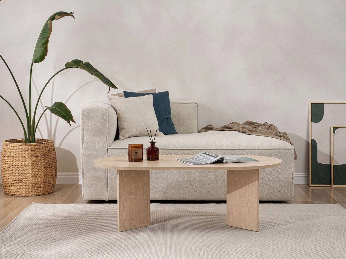 Couchtisch Sable in Eiche Pusula mit melaminbeschichteter Spanplattenoberfläche, rechteckige Form, Masse 119x60x40 cm, freistehend im Raum.