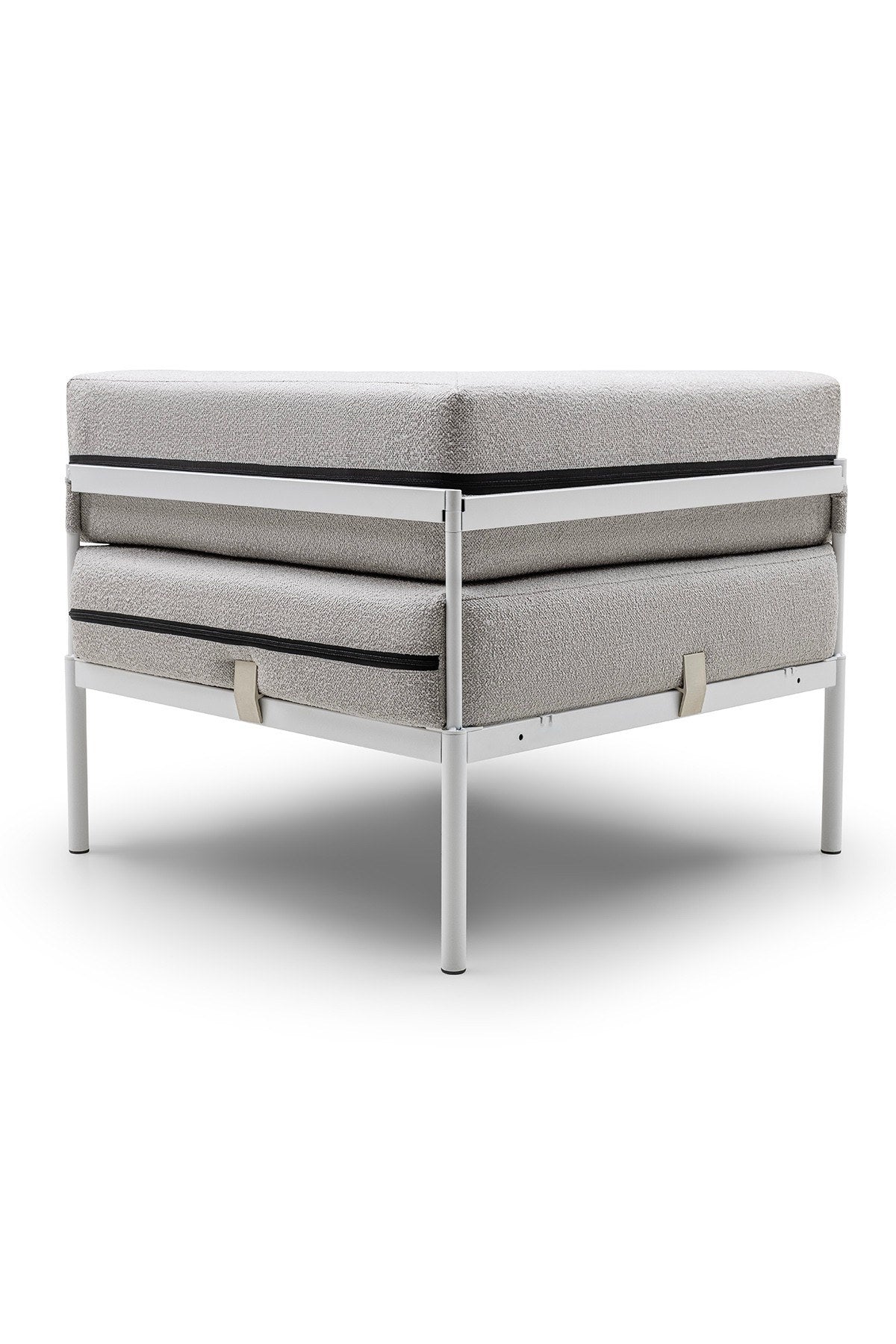 Eckmodul mit Metallgestell und Bouclé-Stoff in Weiss/Grau, Metallbeine, abnehmbare Sitzkissen, quadratische Form, 90x90 cm.