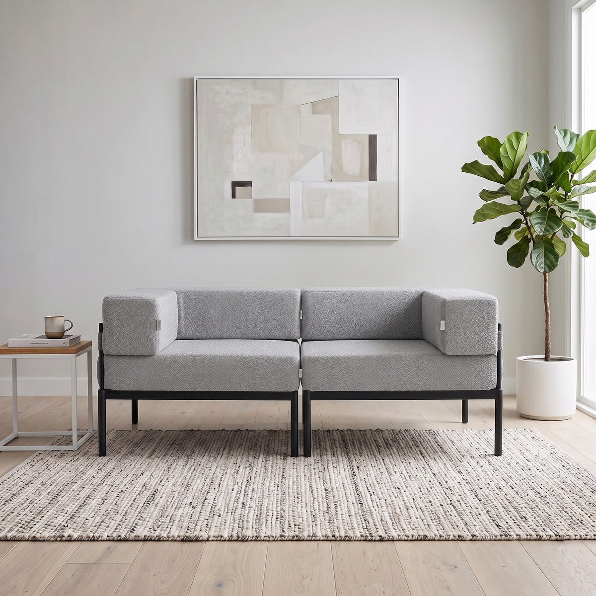 2-Sitzer-Sofa von Hanah Home in Schwarz/Grau mit Bouclé-Stoffbezug, Metallgestell und Metallbeinen, Sitzhöhe 46 cm, verstellbare Rückenlehne.