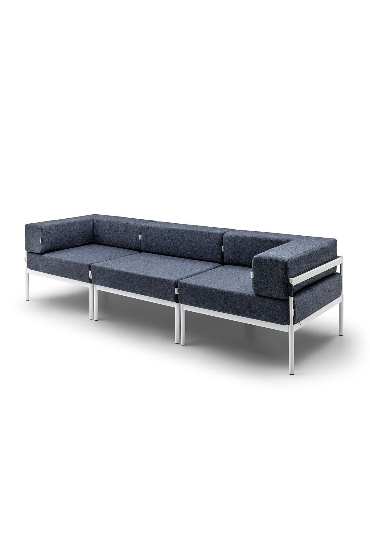 3-Sitzer-Sofa von Hanah Home in Weiss/Marineblau mit Bouclé-Stoff-Bezug, Metallgestell und Metallbeinen, Breite 270 cm, Tiefe 90 cm, Höhe 46 cm.