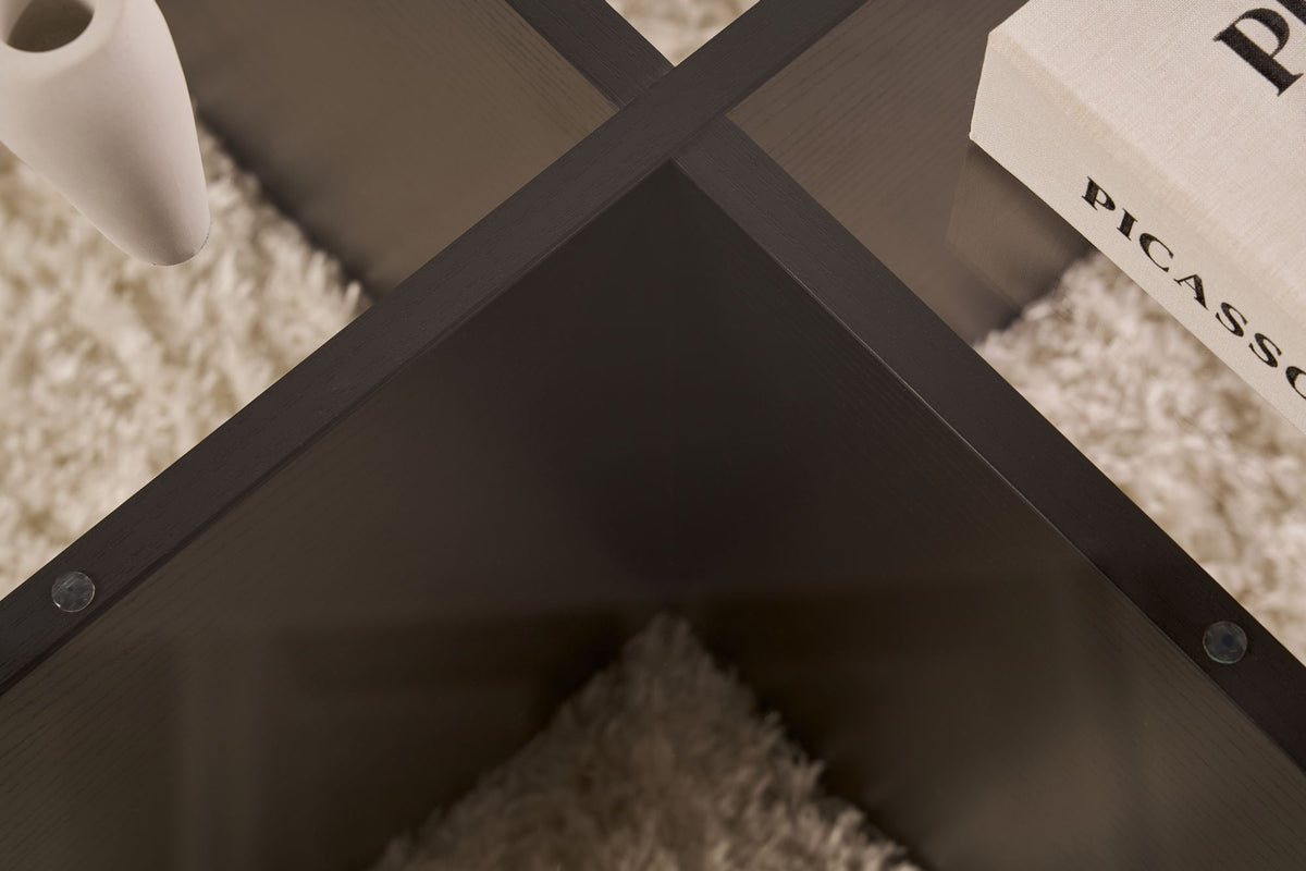 Aeris Sofatisch - Holz Schwarz Rauch in Holz Schwarz Rauch präsentiert im Onlineshop von KAQTU Design AG. Couchtisch ist von Nordure