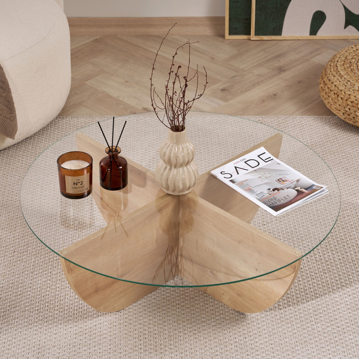 Couchtisch mit Glasplatte in Saphir-Eiche Optik und Gestell aus melaminbeschichteter Spanplatte, quadratische Form, 90 x 90 x 30 cm.