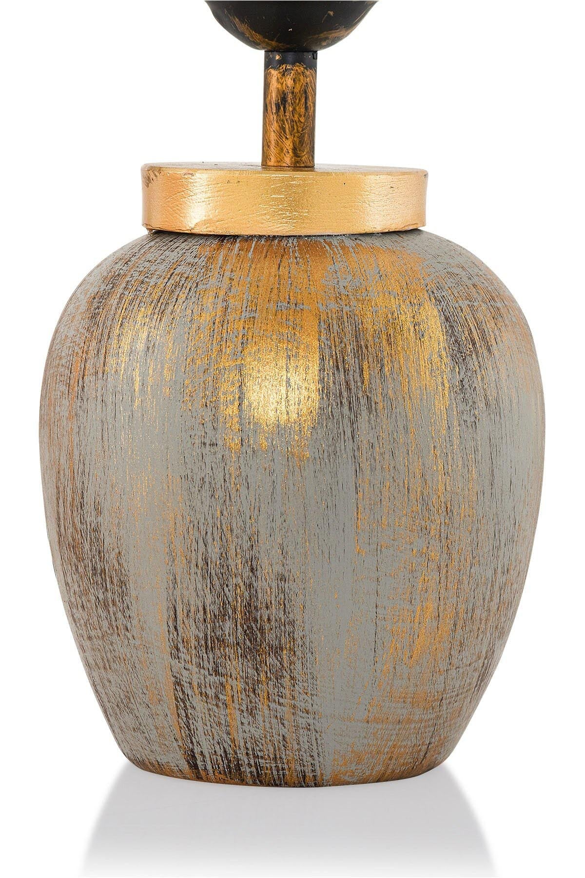 Verleihen Sie Ihrem Zuhause mit der eleganten TM275 Tischleuchte von Opviq in Creme und Gold einen Hauch von Stil und Gemütlichkeit.