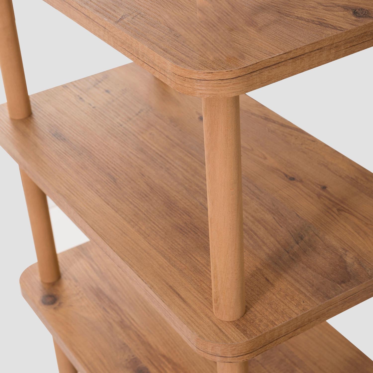 Step in Atlantische Kiefer präsentiert im Onlineshop von KAQTU Design AG. Bücherregal ist von Hanah Home