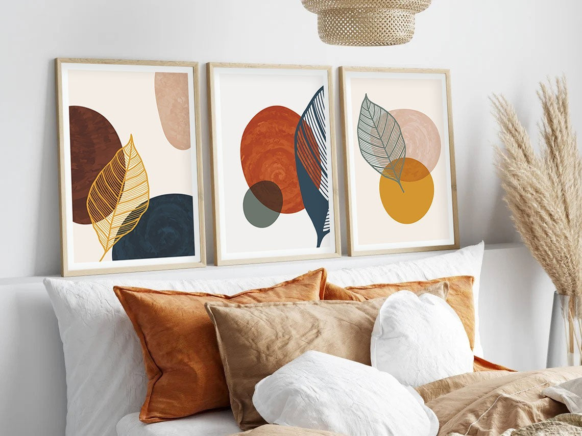 Entdecken Sie das Huhu209 Bild von Wallity – ein 3-teiliges Meisterwerk, das mit lebendigen Farben und edlen Holzrahmen jeden Raum verzaubert.