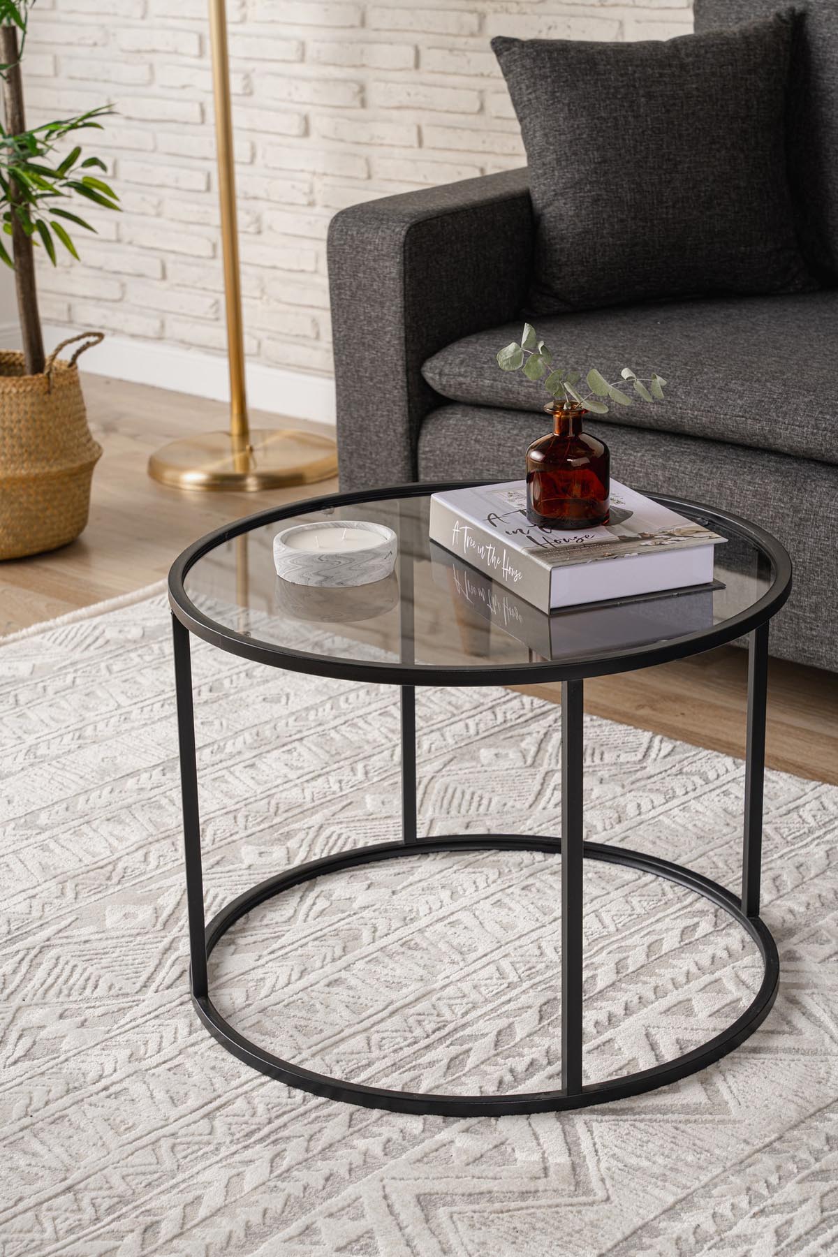 Moderner Startis Sofatisch in Schwarz von Hanah Home. Stilvolles, langlebiges Design aus 100% gehärtetem Glas und Metall, perfekt für Ihr Zuhause.