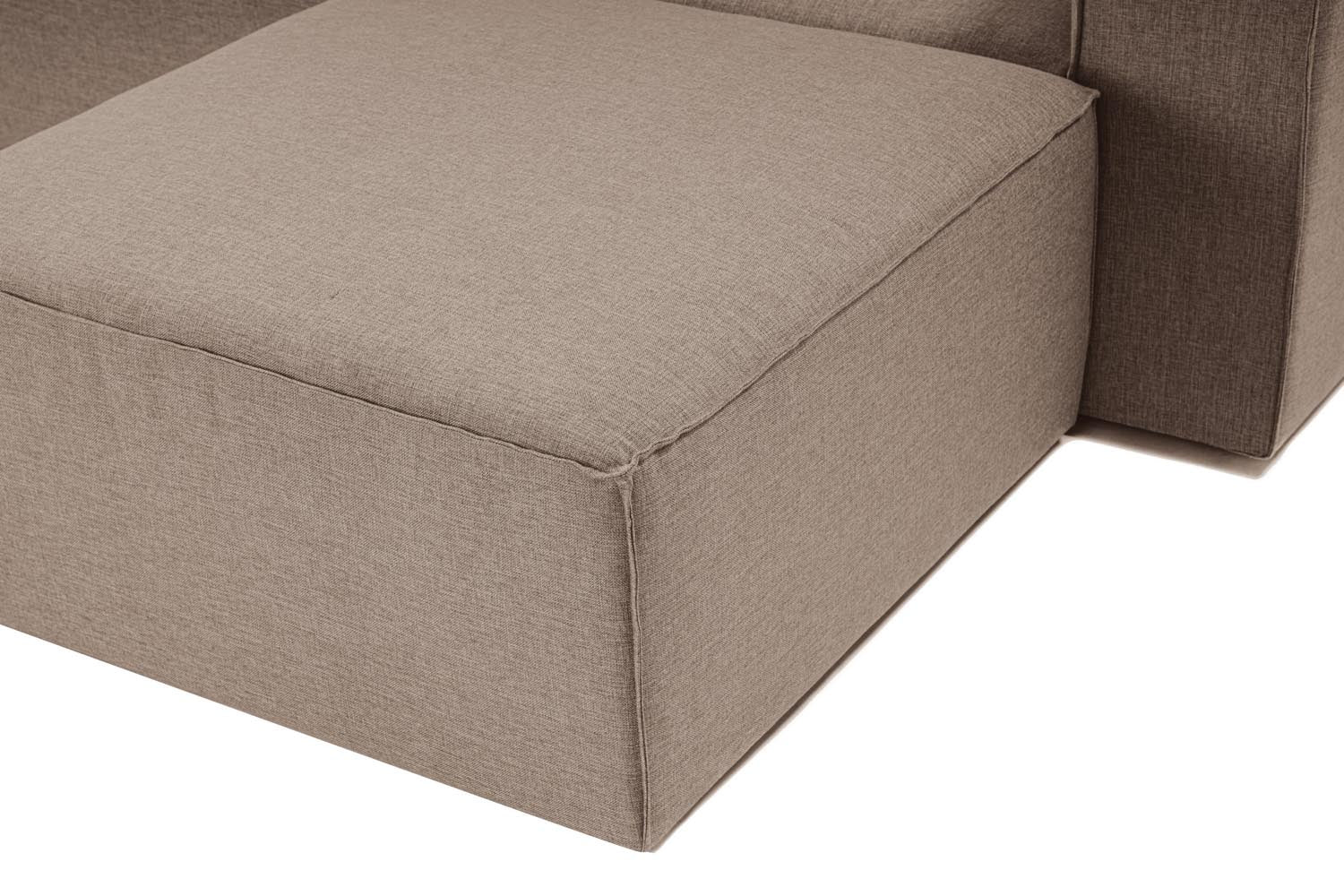 Entdecken Sie das Fora Ecksofa in warmem Braun von Atelier Del Sofa – stilvolles Design, erstklassiger Komfort und langlebige Materialien für Ihr Wohnzimmer.