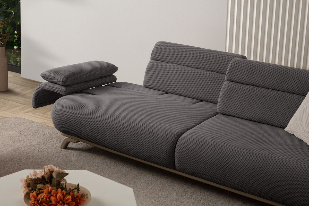 Anthrazitfarbenes 3-Sitzer-Sofa Bonjo Silver mit Polyesterbezug in Tuna-Struktur, Holzbeinen und abnehmbarem Rückenkissen von Hanah Home