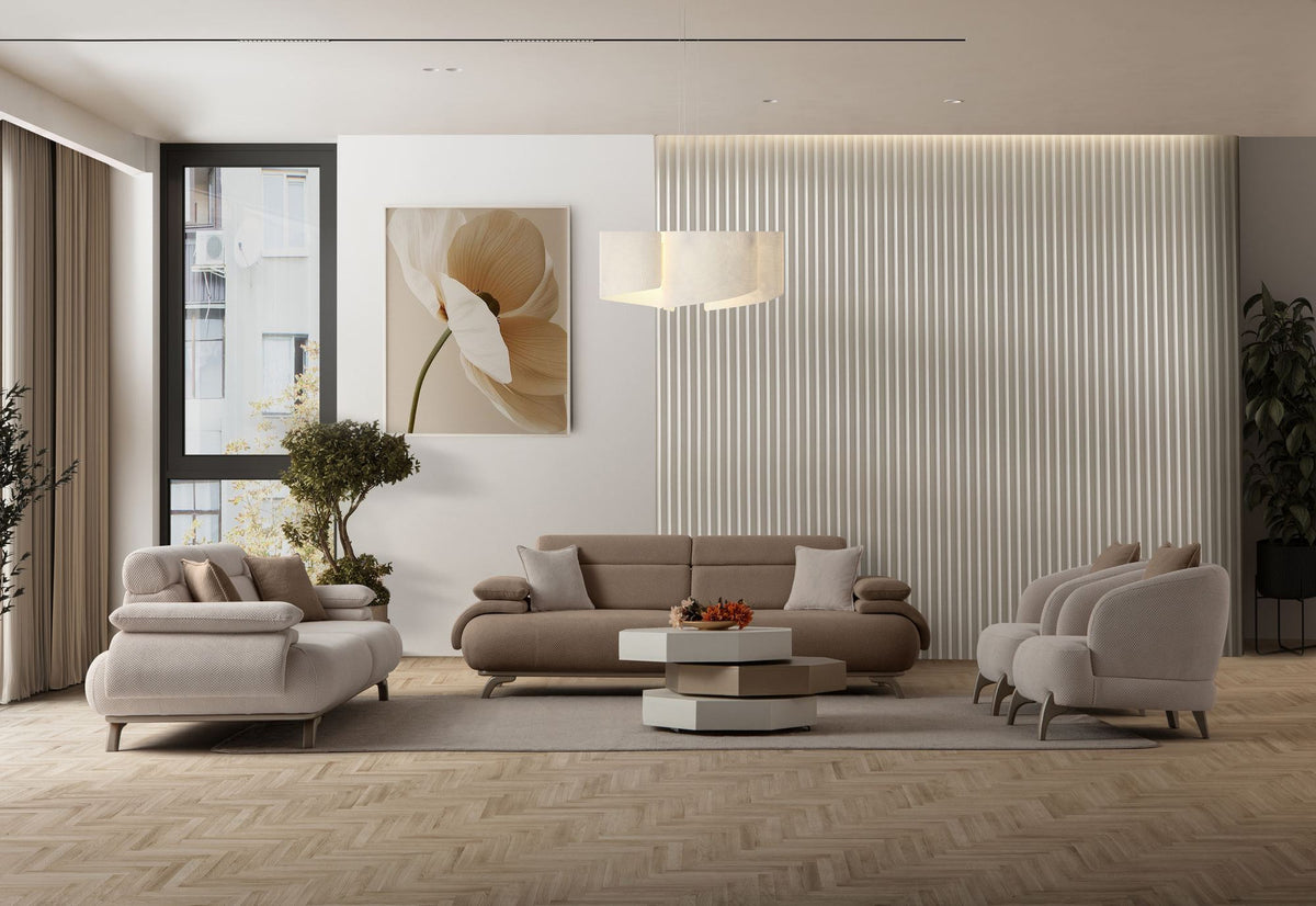 Bonjo Silver 3-Sitzer-Sofa in Latte mit Polyesterbezug, Holzbeinen und abnehmbarem Rückenkissen, zwei Kissen auf der Sitzfläche.
