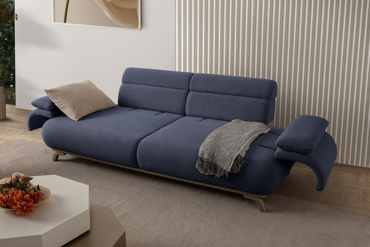 Marineblaues 3-Sitzer-Sofa mit Polyesterbezug, Holzbeinen und abnehmbarem Rückenkissen, fotografiert vor hellem Hintergrund.