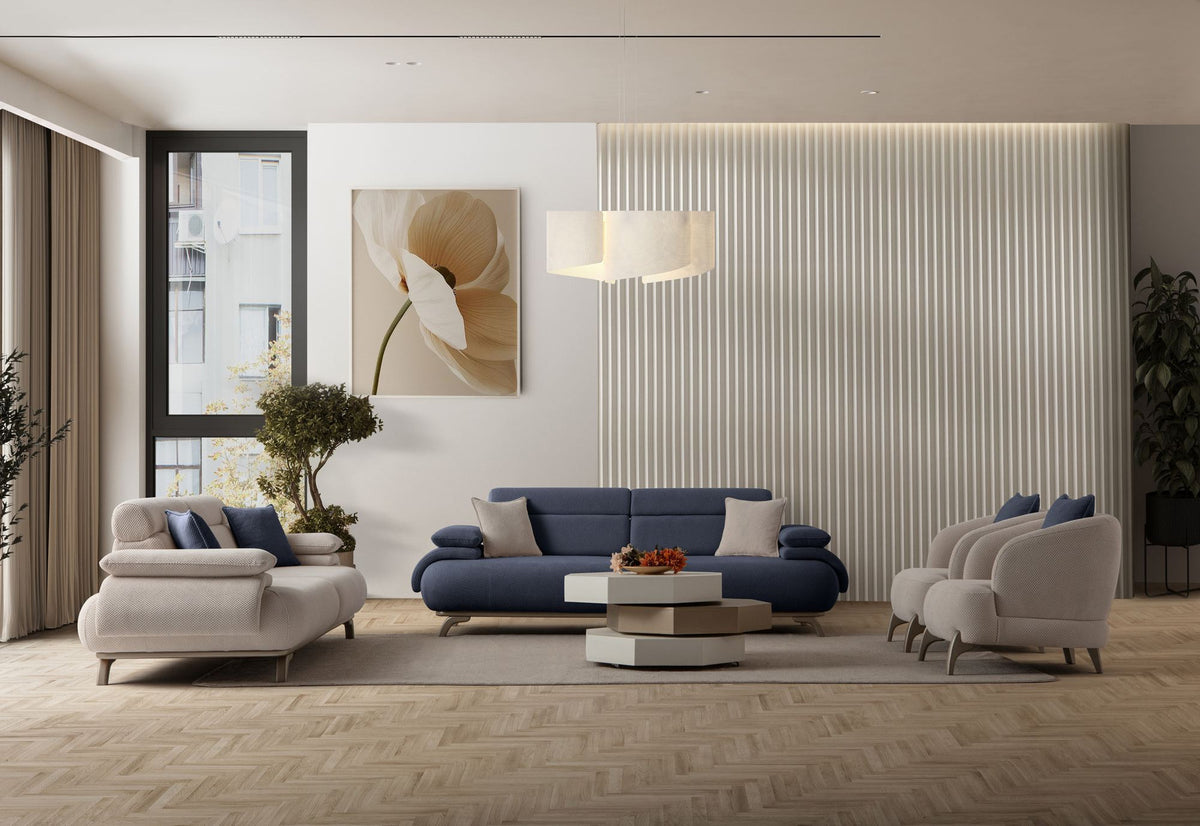 Marineblaues 3-Sitzer-Sofa mit Polyesterbezug, Holzbeinen und abnehmbarem Rückenkissen, fotografiert vor hellem Hintergrund.