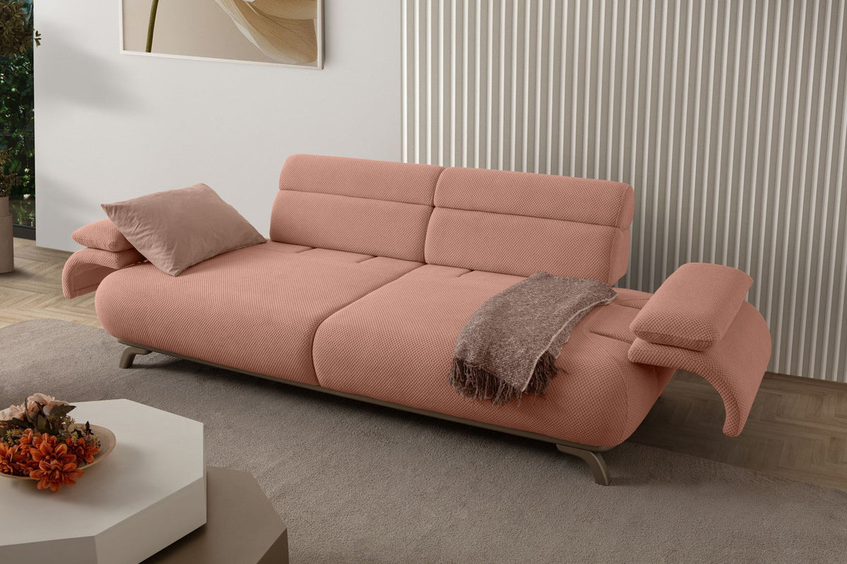 Puderfarbenes 3-Sitzer-Sofa Bonjo Silver mit Polyester-Bezug, Holzbeinen und abnehmbarem Rückenkissen, zwei Zierkissen auf der Sitzfläche.