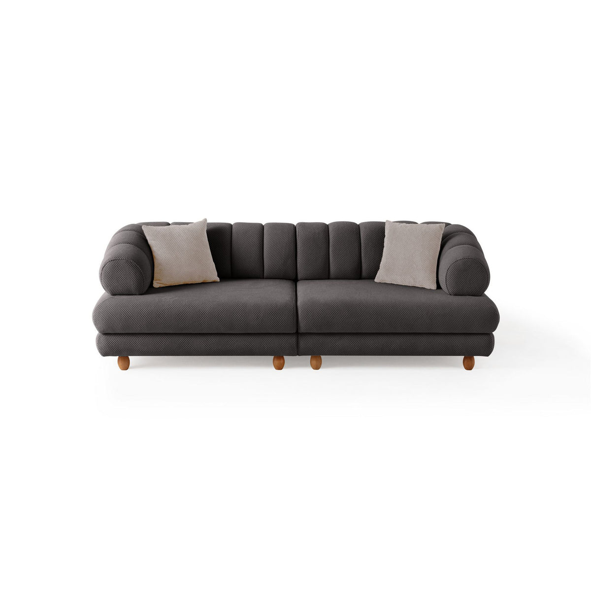 Anthrazitfarbenes 3-Sitzer Sofa mit Polyesterbezug in Tuna-Struktur, Holzbeinen und zwei losen Kissen auf hellem Untergrund.