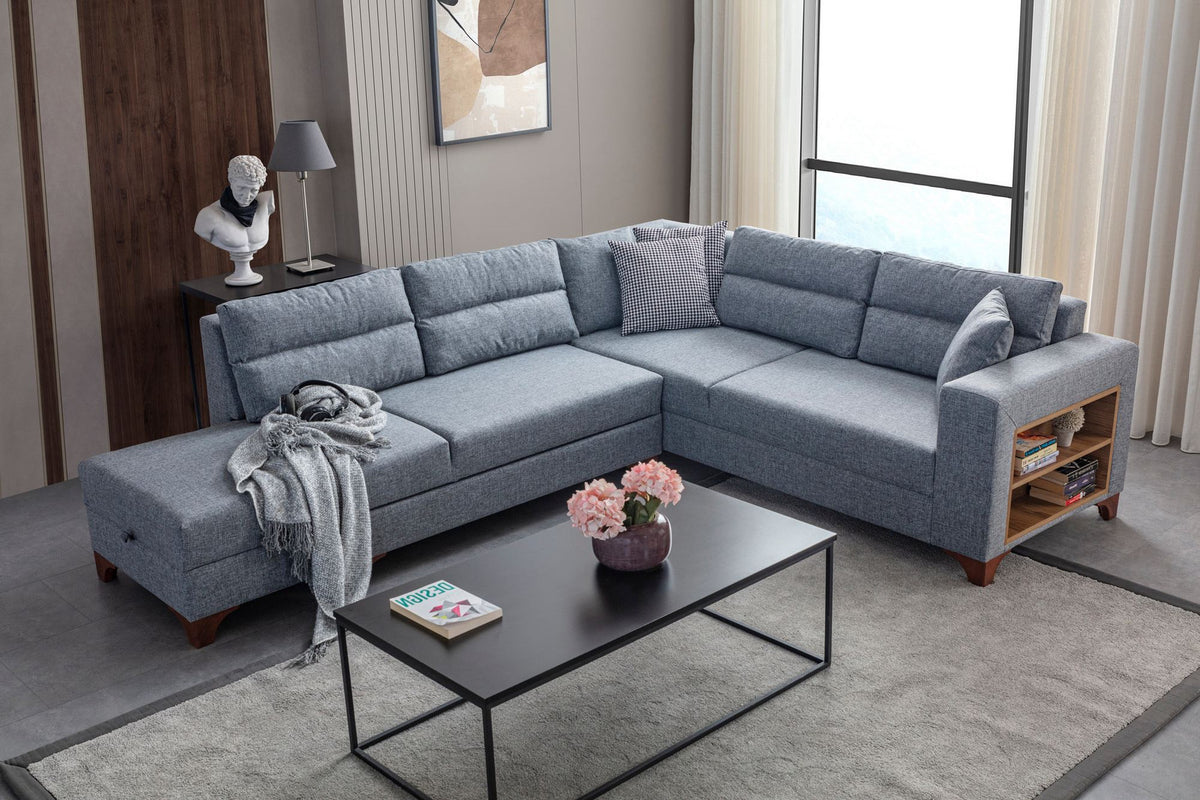 Graues Eckschlafsofa T-Loft mit Polyesterbezug in Leinenstruktur, Holzgestell, abnehmbarem Rückenkissen und mehreren Kissen.