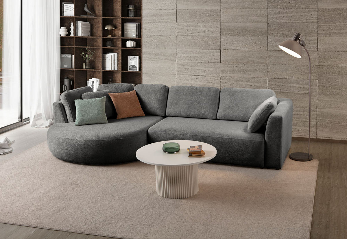 Anthrazitfarbenes Ecksofa Venezia links mit Lounge-Modul, 2-Sitzer-Modul, Kunststoffbeinen und neun Kissen, Polyesterstoff.