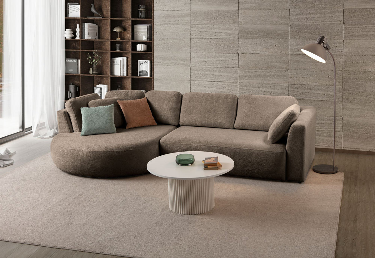 Dunkelbraunes Ecksofa Venezia mit Polyesterstoff, Kunststoffbeinen und neun Kissen, Eckform links, Loungemodul und 2-Sitzer-Modul kombiniert.