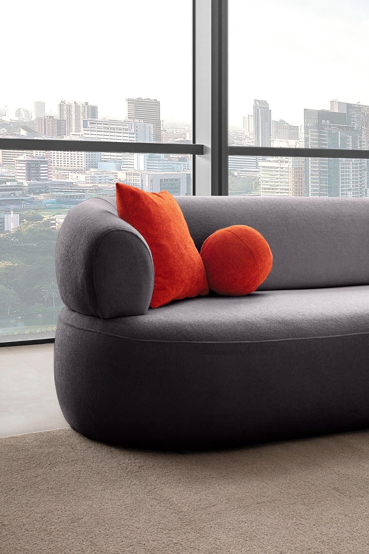 Dunkelgraues Roma Ecksofa rechts von Hanah Home mit Boucle-Stoff, Kunststoffbeinen und vier passenden Kissen im Wohnzimmer.