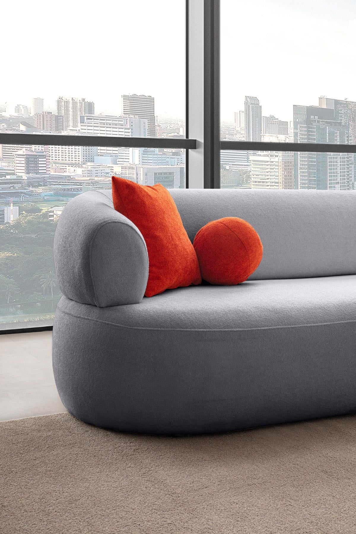 Graues Ecksofa Roma mit Boucle-Stoff-Bezug, Kunststoffbeinen und vier Kissen, rechte Sitzform, Gestell aus Hainbuche und Spanplatte.