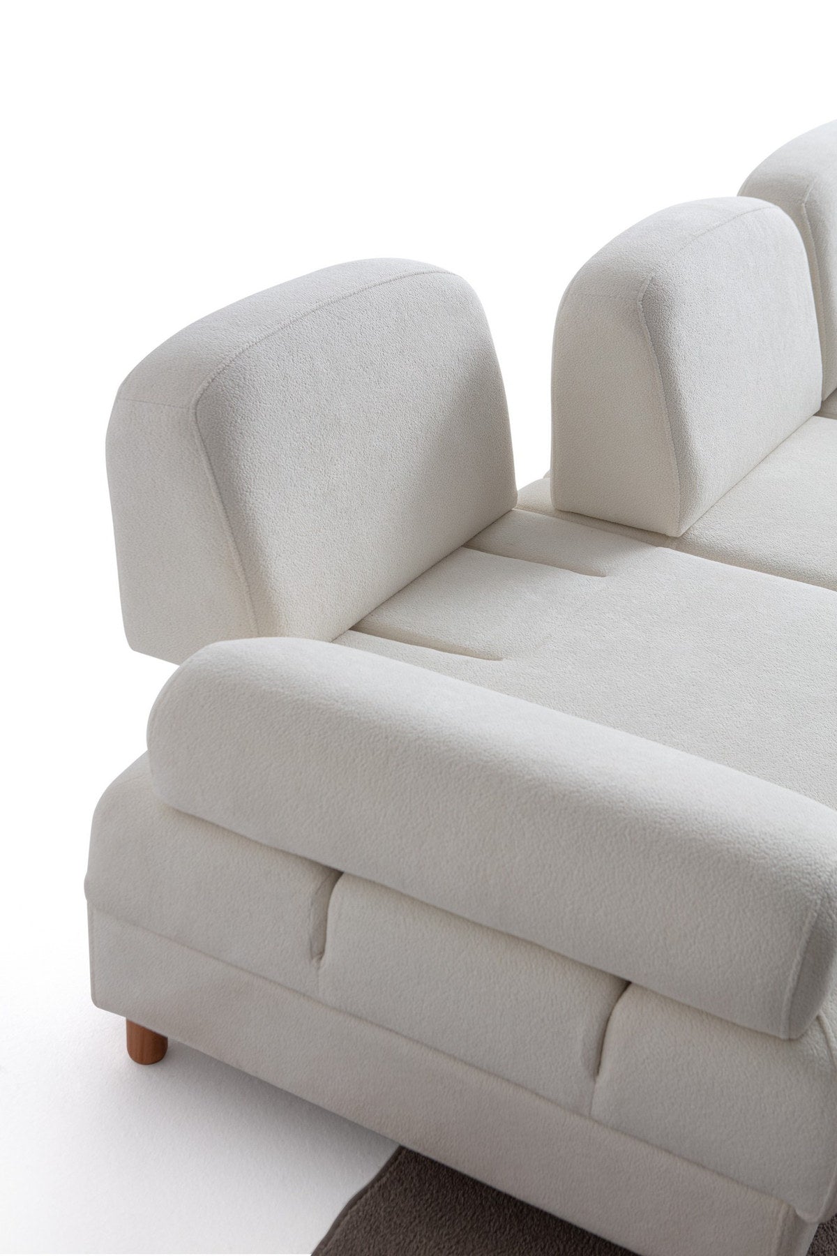 Weisses Eck-Schlafsofa Aries mit Coco-Boucle-Stoff, Holzbeinen und verstellbarer Rückenlehne, rechte Ausführung, Hanah Home.