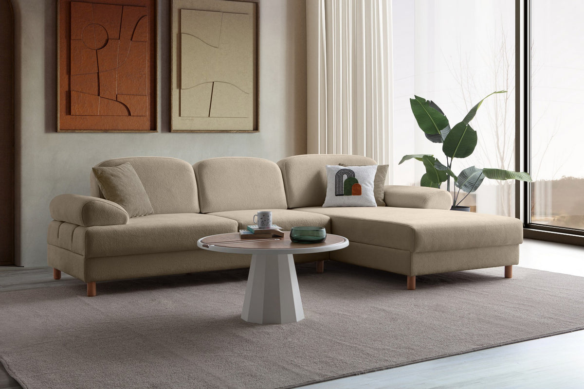Eck-Schlafsofa Aries rechts in Milchkaffee mit Coco-Boucle-Stoff, Holzbeinen und Bettkasten, Ansicht von vorne.