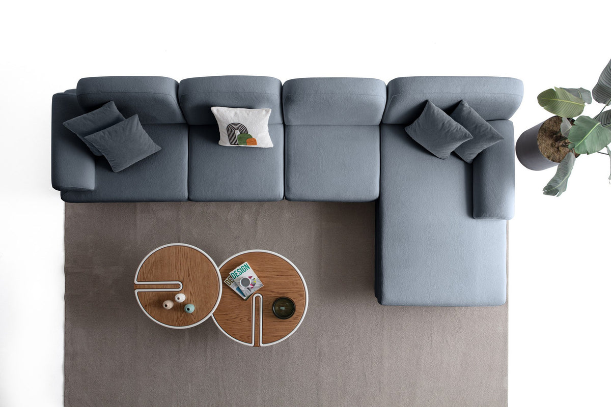 Marineblaues Eck-Schlafsofa Aries Relax Joker von Hanah Home mit Coco-Boucle-Stoffbezug, Holzbeinen und ausklappbarer Liegefläche.