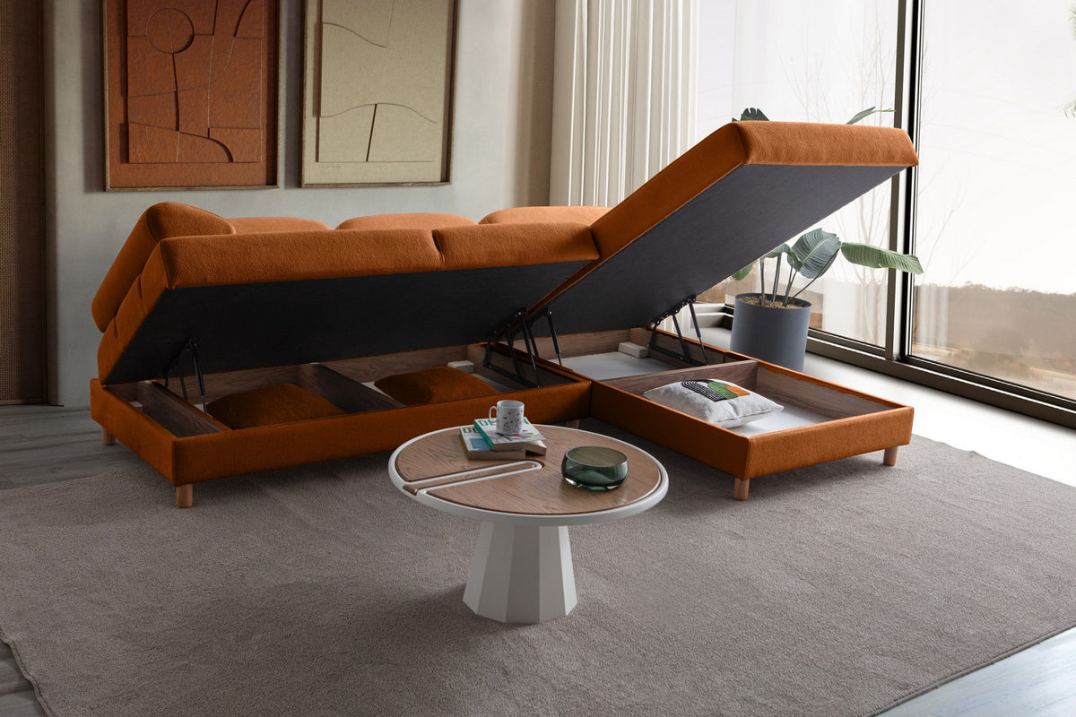 Orangefarbenes Eck-Schlafsofa Aries Relax mit Coco-Boucle-Stoff, Holzbeinen und ausklappbarer Liegefläche, rechte Ausführung.