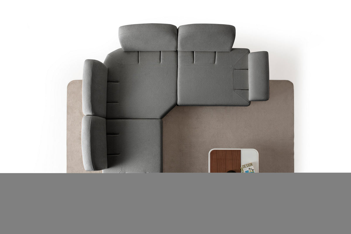 Anthrazitfarbenes Eck-Schlafsofa mit Coco-Boucle-Stoff, Holzbeinen und vier Kissen, teilweise als Liegefläche ausgeklappt dargestellt.