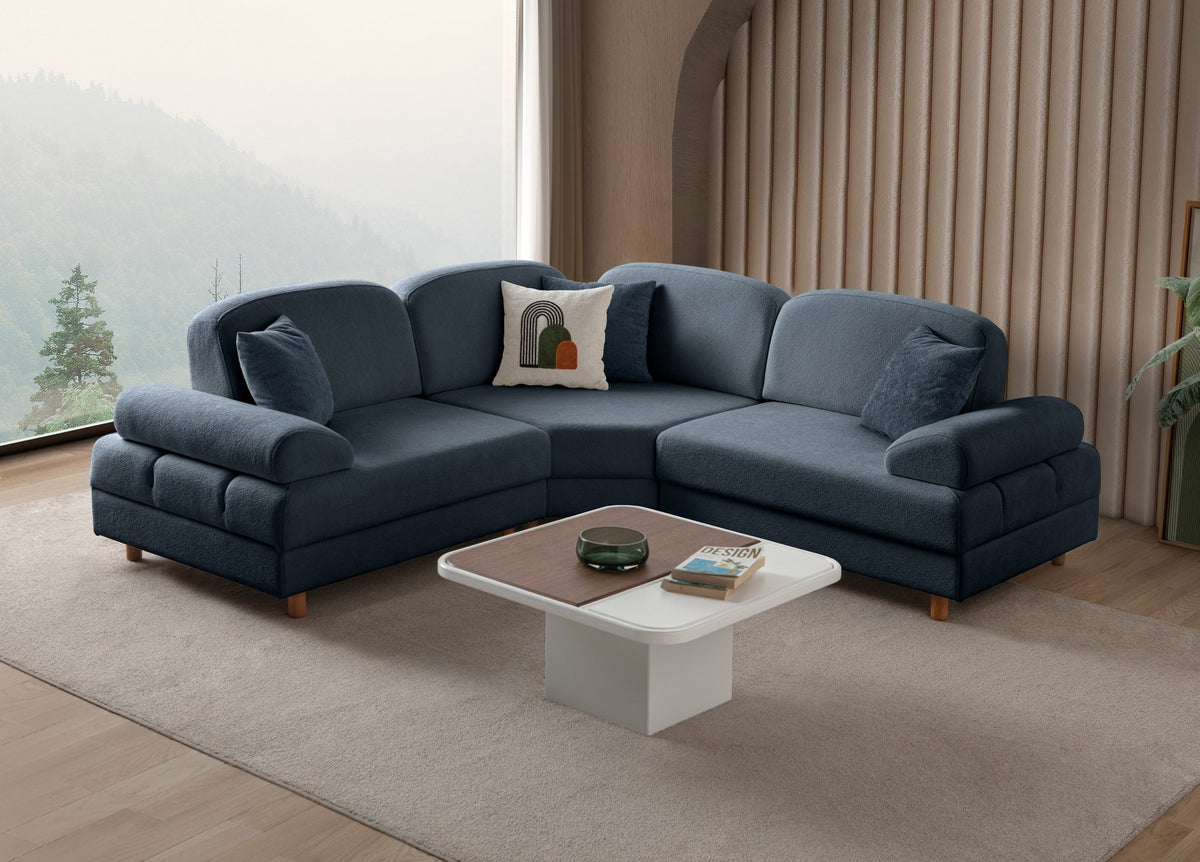 Marineblaues Eck-Schlafsofa Aries Modular S von Hanah Home mit Coco-Boucle-Stoff, Holzbeinen und integrierter Aufbewahrungsbox, aufgenommen im Wohnraum