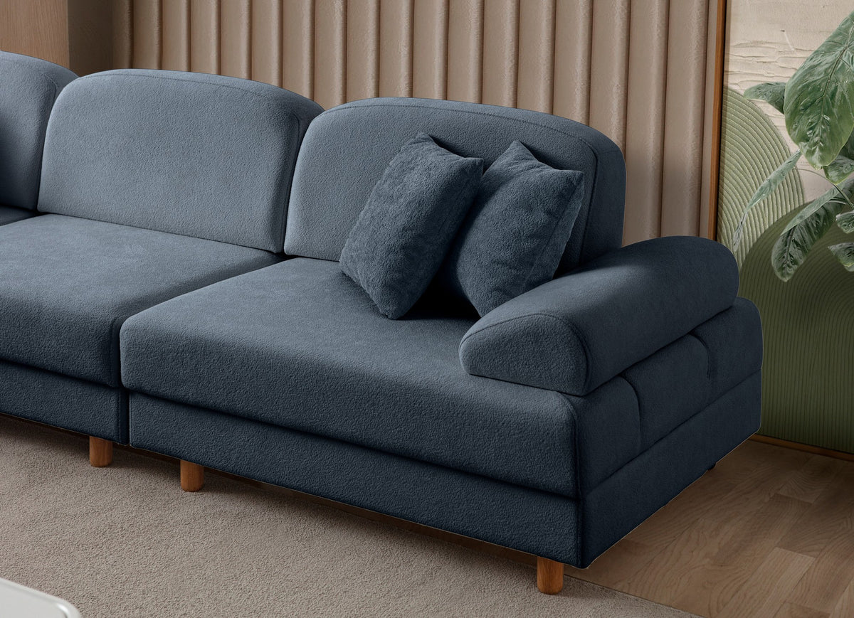 Marineblaues Eck-Schlafsofa Aries Modular S von Hanah Home mit Coco-Boucle-Stoff, Holzbeinen und integrierter Aufbewahrungsbox, aufgenommen im Wohnraum