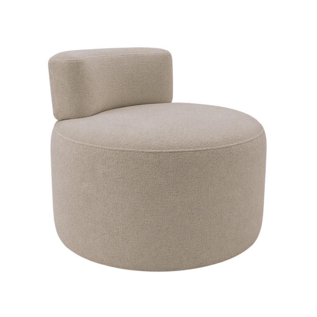 Ohrensessel Ellipse in Latte von Hanah Home, gestrickter Polyesterbezug, Schaumstoffpolsterung, Kunststoffbeine, Wing-Chair-Form.