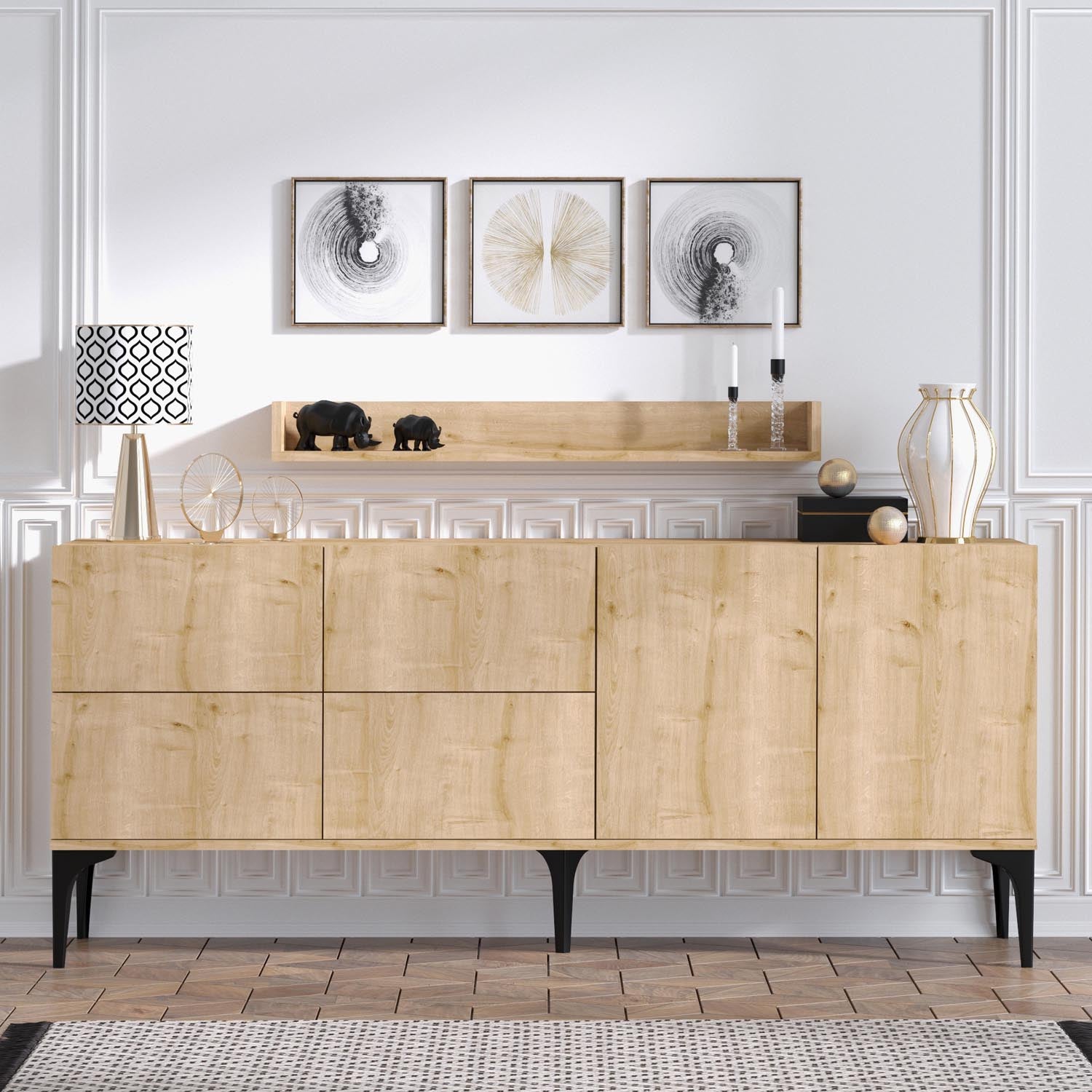 Entdecken Sie das elegante Stella High-Sideboard in Saphir-Eiche von Hanah Home. Stilvolles Design trifft auf praktische Funktionalität für Ihr Zuhause.