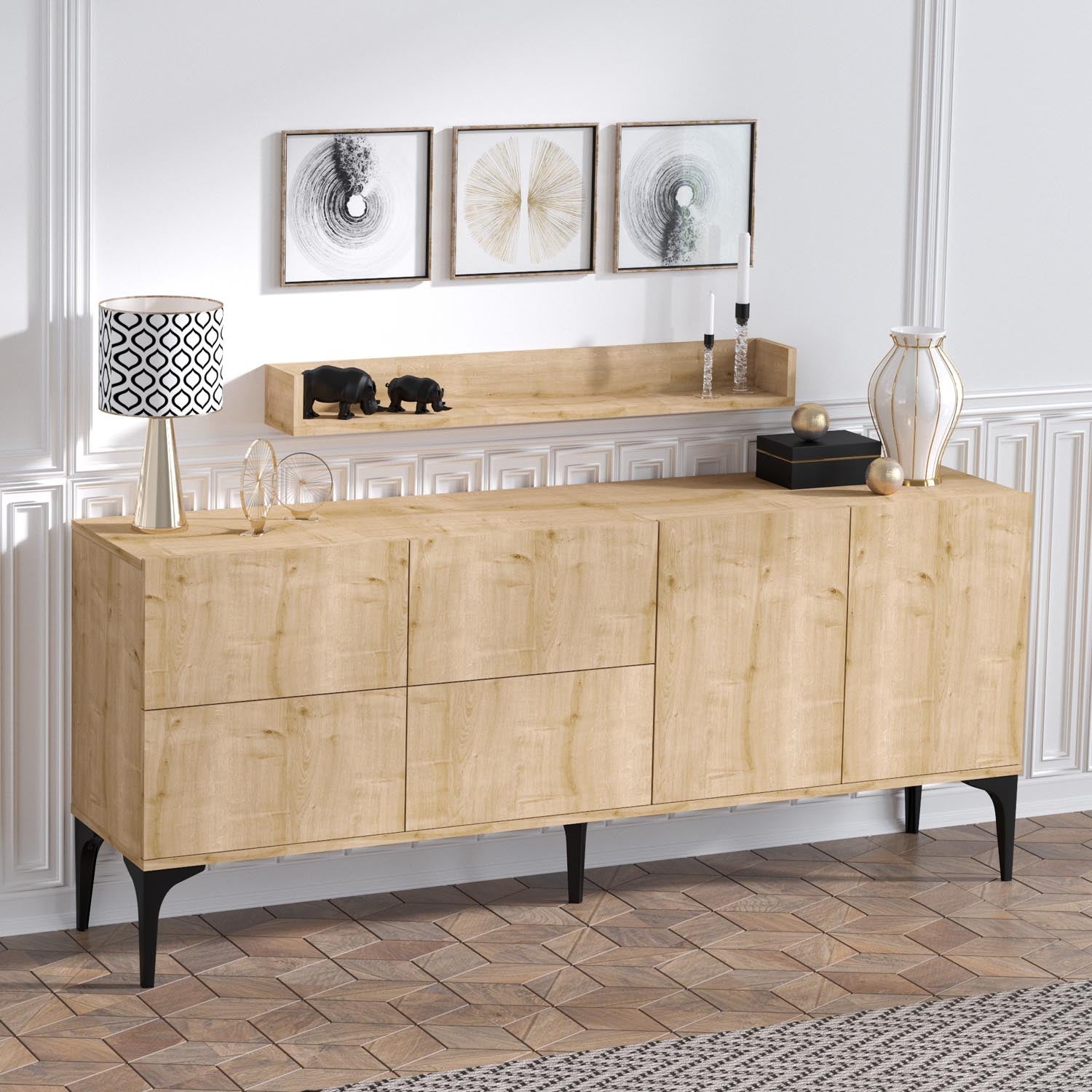 Erleben Sie das Stella High-Sideboard in Saphir-Eiche von Hanah Home – eine harmonische Verbindung von modernem Stil und vielseitigem Stauraum.