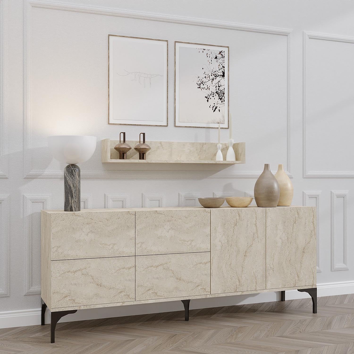 Entdecken Sie das elegante Stella High-Sideboard in Travertin von Hanah Home. Stilvolles Design trifft auf praktische Funktionalität für Ihr Zuhause.