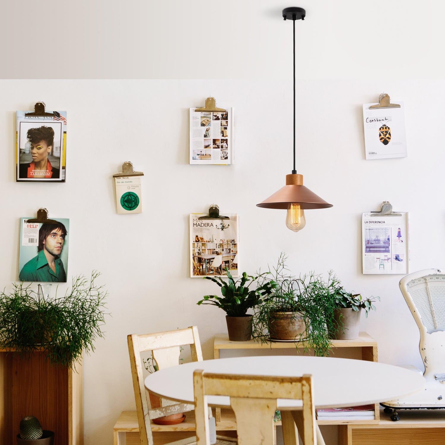 Verleihen Sie Ihrem Raum mit der GMN Pendelleuchte in Kupfer von Opviq einen Hauch von Luxus und zeitloser Eleganz. Ideal für jeden Wohnstil.