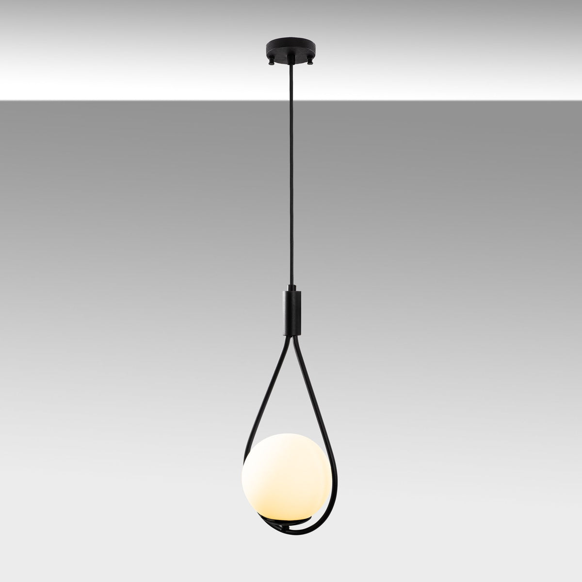 GMN Pendellampe - Schwarz in Schwarz präsentiert im Onlineshop von KAQTU Design AG. Pendelleuchte ist von Opviq