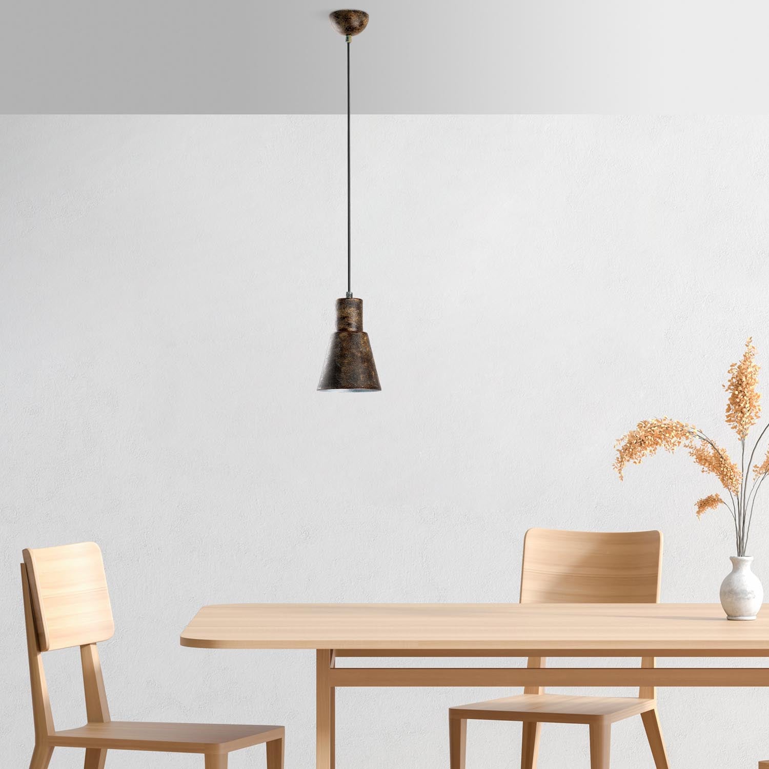 Entdecken Sie die KONIKKEM Pendelleuchte von Opviq in Antiquation – ein stilvolles Highlight für Ihr Zuhause, das Eleganz und Gemütlichkeit vereint.