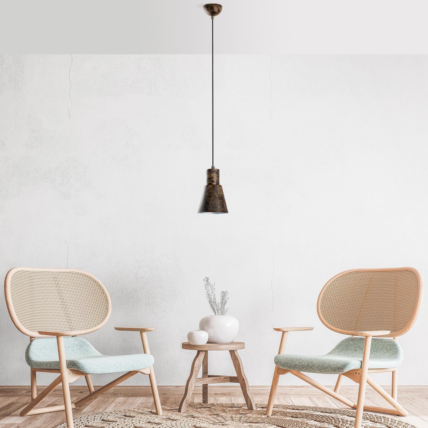 Entdecken Sie die KONIKKEM Pendelleuchte von Opviq in Antiquation – ein stilvolles Highlight, das Wärme und Eleganz in Ihr Zuhause bringt.